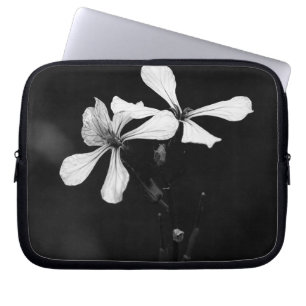 Capa Para Notebook floral preto e branco mínimo