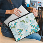 Capa Para Notebook Flores Azuis, Padrão Floral, Padrão De Flores<br><div class="desc">Padrão elegante,  na moda e sofisticado com flores azuis. Presente moderno e moderno,  perfeito para o amante floral de design na sua vida.</div>