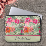 Capa Para Notebook Flores de Cores de Água Vintage em Pinks e Verdes<br><div class="desc">Flores de cor de água em pinks e Laptop verdes. Linda mistura de pinks e flores de cor de água verde como fundo. Este design pode ser personalizado na área fornecida alterando o texto,  a cor ou a fonte. Escolha o estilo do seu caso na caixa suspensa.</div>