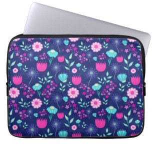 Capa Para Notebook Flores Delicadas e Detalhes Botânicos