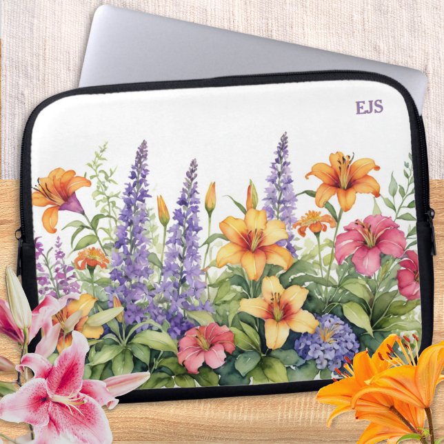 Capa Para Notebook Flores do Jardim Botânico Monograma Floral Bonito (A pretty monogrammed laptop cover with colorful floral design)