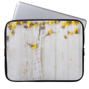Capa Para Notebook Flores primavera amarelas, decor de prancha branca