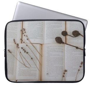 Capa Para Notebook Flores secas em livros