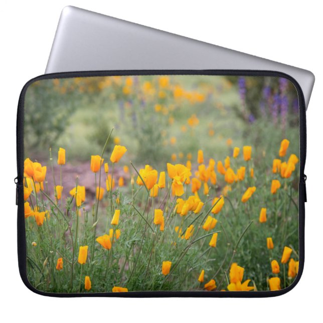Capa Para Notebook flores silvestres lindas e perfumadas que crescem  (Frente)