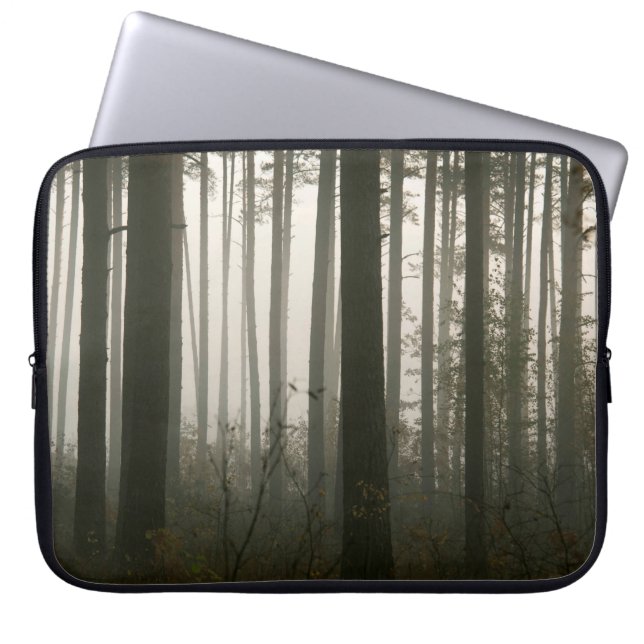 Capa Para Notebook floresta e silhuetas de árvores na natureza (Frente)