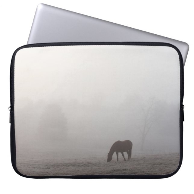 Capa Para Notebook Foggy Grazing (Frente)