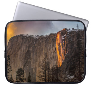 CAPA PARA NOTEBOOK FORMAÇÃO ROCK COM LAVA DURANTE O DIA