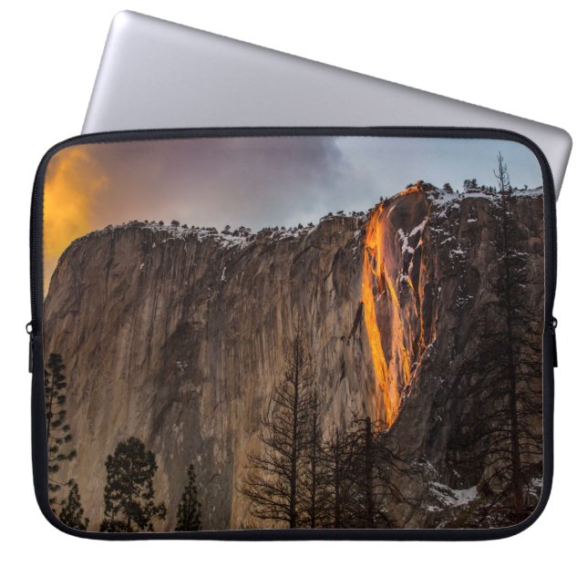 CAPA PARA NOTEBOOK FORMAÇÃO ROCK COM LAVA DURANTE O DIA (Frente)