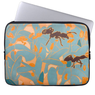 Capa Para Notebook Formigas com Flores Azuis Flora Australiana