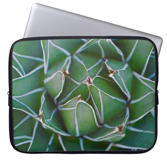 Capa Para Notebook Foto aproximada de planta verde e branca (Frente)