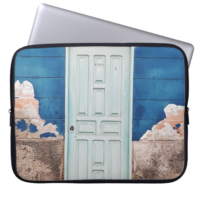 CAPA PARA NOTEBOOK FOTO DE CONSTRUÇÃO COM PORTA DE MADEIRA BRANCA (Frente)