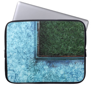 Capa Para Notebook Foto de gramíneas verdes perto de azulejos