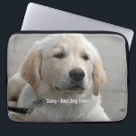 Capa Para Notebook Foto personalizada e nome do cão do golden<br><div class="desc">Personalize suas caixas do telefone e do computador com esta foto do cão do golden retriever ou substitua-as com sua foto do cão ou do filhote de cachorro e nomeie-as (ou a outra foto do animal de estimação ou da pessoa/nome). O texto lê o "melhor cão nunca" ou adiciona seu...</div>