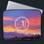 Capa Para Notebook Foto personalizada, monograma, cor-de-rosa, azul<br><div class="desc">Digite a letra do monograma de sua escolha e "faça sua própria magia" sempre que você usa esta impressionante bolsa de laptop de neoprene da fotografia composta por um pôr do sol dramaticamente iluminado em azul, rosa, laranja e amarelo. Esta bolsa de laptop tem três tamanhos: 15", 13" e 10"....</div>