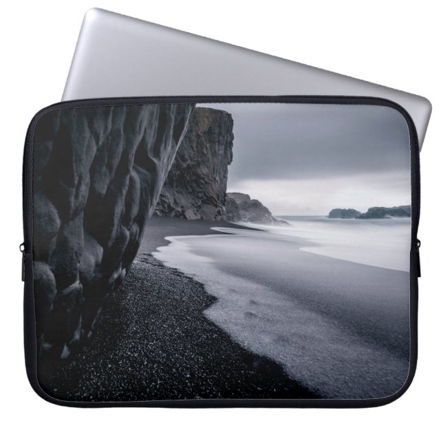 CAPA PARA NOTEBOOK FOTOGRAFIA EM GRAYSCALE DE SEASHORE E DO MAR DE CA (Frente)