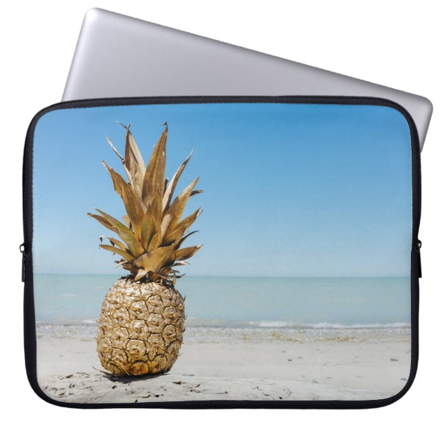 Capa Para Notebook Fruta de abacaxi castanho na costa (Frente)