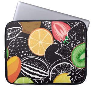 Capa Para Notebook Frutas tropicais coloridas, fundo preto.