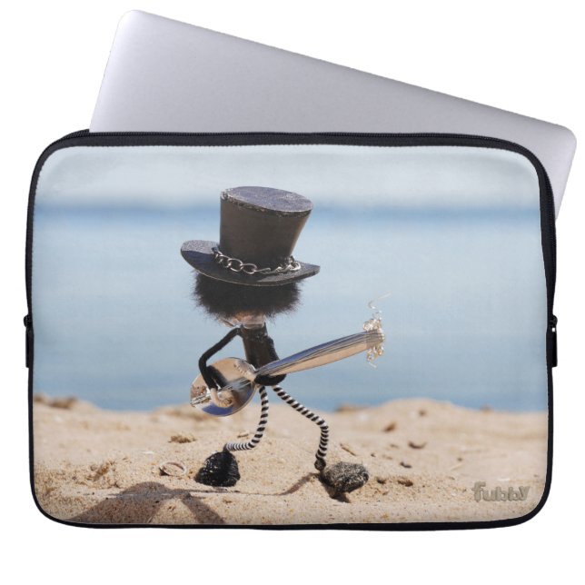 Capa Para Notebook Fubby rock gitarist met hoed op het strand. (Frente)