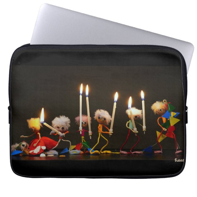 Capa Para Notebook Fubby's die feestelijk met kaarsjes lopen, grappig (Frente)