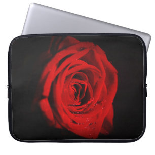 Capa Para Notebook Fundo Preto E Rosa vermelha