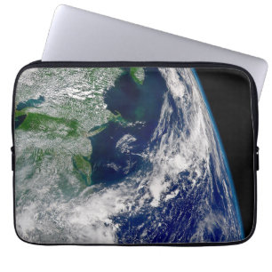 Capa Para Notebook Furacões Em Uma Terra Parcial.