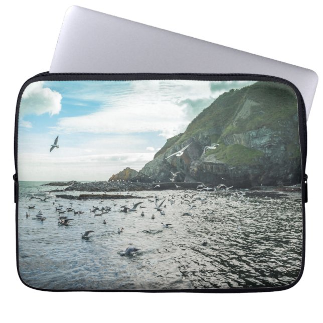 Capa Para Notebook Gaivotas voando sobre a baía (Frente)