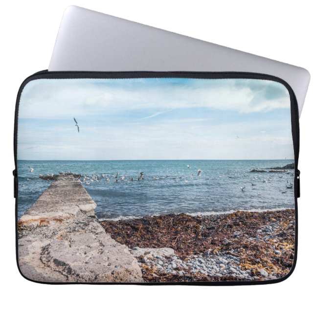 Capa Para Notebook Gaivotas voando sobre a baía (Frente)