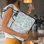 Capa Para Notebook Galhos de aquarelas de Pastel, púrpura e verde<br><div class="desc">Bonito e Trendy,  púrpura e verde. Padrão de ilustração botânica da aquarela,  bonito e moderno,  com ramos de pastel roxo e verde.</div>