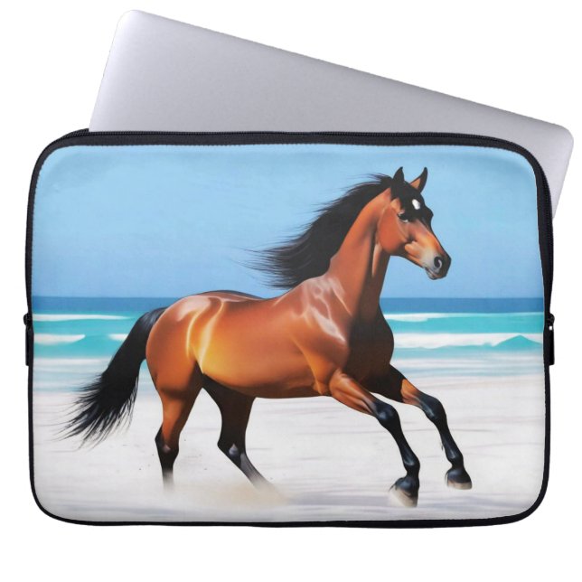 Capa Para Notebook Galopagem de Cavalo Selvagem em uma Praia (Frente)