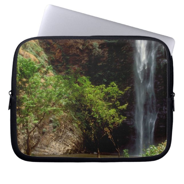 Capa Para Notebook Gana: Cachoeira Wli, também conhecida como Cachoei (Frente)