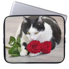 Capa Para Notebook Gato bonito com a rosa vermelha