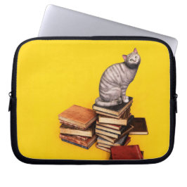 Capa Para Notebook Gato Britânico em uma pilha de livros Capinha de L