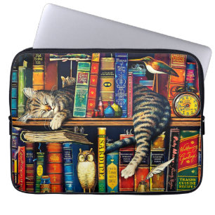 Capa Para Notebook Gato dormindo na estante de livros, colorido