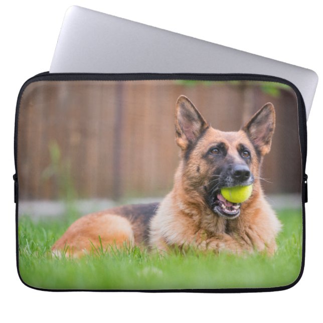 Capa Para Notebook German shepherd Com Bola De Tênis (Frente)