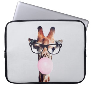 Capa Para Notebook Girafa Vestindo Óculos soprando pastilha elástica