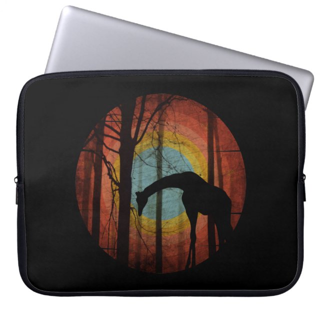 CAPA PARA NOTEBOOK GIRAFFE NA FLORESTA DE MADEIRA (Frente)