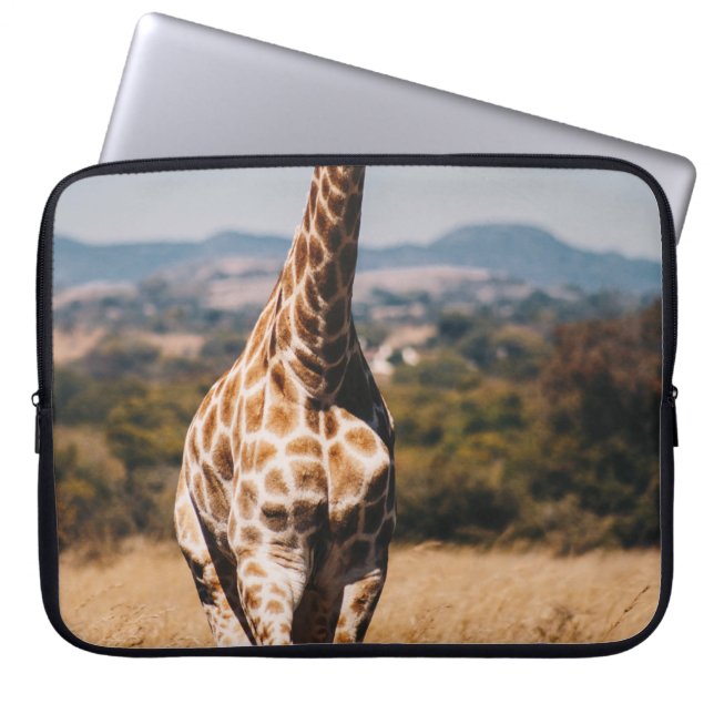 CAPA PARA NOTEBOOK GIRAFFE RODADA POR GRAMA MARCADA (Frente)