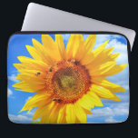 Capa Para Notebook Girassol Amarelo e Abelhas no Céu Azul - Dia do Ve<br><div class="desc">Girassol Amarelo e Abelhas no Céu Azul - Dia de Verão - Natureza do Flor de Fotografias - Você também pode personalizar - Escolher / Adicionar Sua Foto Única - Imagem / Texto - Nome / Cor / Fonte / Tamanho / Mais - Faça seu Presente Especial - Redimensionar e...</div>