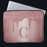 Capa Para Notebook Girly Rosa Dourado Sparkle Glitter Drives Monogram<br><div class="desc">Glitter brilhante de cinza Dourada de Rosa com brilho monograma bolsa de laptop com nossas tendências de brilho sujo em cor-de-rosa pincelado/rosa. Projetado por Cedar e String. Para personalizar ainda mais, clique no link "personalizar mais" e use a ferramenta design para modificar o design. Se precisar de assistência ou itens...</div>
