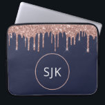 Capa Para Notebook Glitter Dourado Rosa Azul-Marinho Girly Monograma<br><div class="desc">Girly Blush Pink - Rosa Dourado e Marinho Blue Faux Glitter Drives e Sparkle Elegant Monogrammed Initials Case. Esse caso pode ser personalizado para incluir seu nome inicial e próprio.</div>