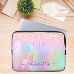 Capa Para Notebook Glitter Unicórnio goteja nome iridescente do arco-<br><div class="desc">Um fundo tenso e iridescente do arco-íris colorido com cores pastel unicórnio e arco-íris cor rosa, roxo, rosa, verde-menta. Decorado com pingos de brilho falso em ouro rosa, rosa e roxo. Um unicórnio colorido. Personalize e adicione um nome, escrito com um grande script estilo escrito à mão, com traços. Letras...</div>