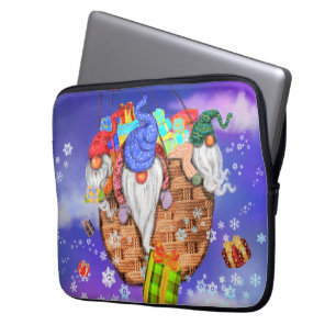 Capa Para Notebook Gnomos de Natal Voando Balão e Dando Presentes