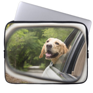 Capa Para Notebook Golden Labrador In Rearview Mirror