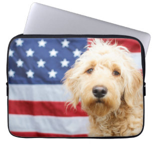 Capa Para Notebook Goldendoodododle com bandeira americana