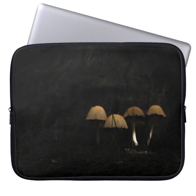 Capa Para Notebook Gothic mushroom laptop case (Frente)