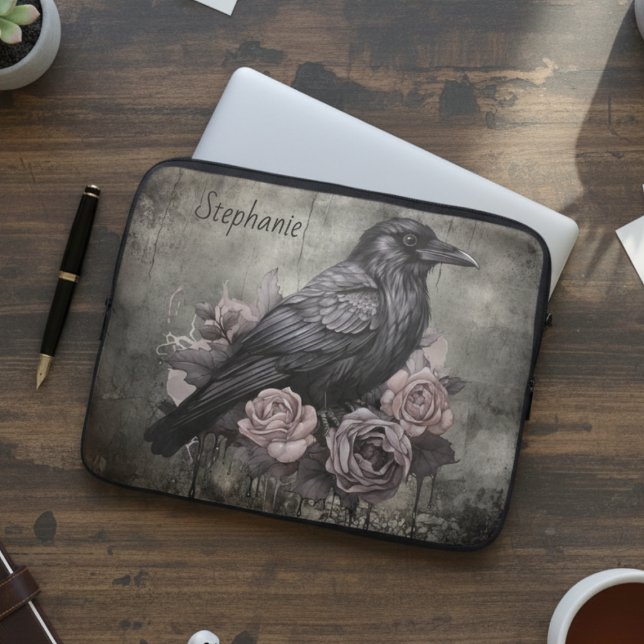 Capa Para Notebook Gothic Raven with Roses Dark (Black raven with roses personalized laptop sleeve)