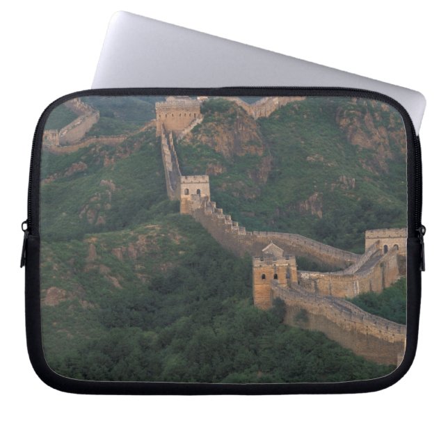 Capa Para Notebook Grande Muralha serpenteando pelas montanhas. (Frente)
