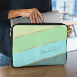 Capa Para Notebook Greve Amarela Azul de Seaglass Verde e Personaliza<br><div class="desc">Mantenha seu novo dispositivo eletrônico protegido contra algemas e arranhões com esta bolsa de laptop protetora de cor cinzenta contemporânea, tartaruga aqua, menta clara, na moda de neopreno resistente à água verde pastel verde-esbranquiçada e resistente à água com zíper. Com espaço para personalizar com o nome, monograma ou iniciais da...</div>
