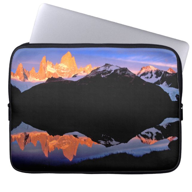 Capa Para Notebook Grupo Fitz Roy Refletido em Lagos Glaciais (Frente)