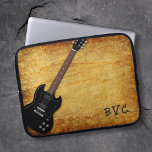 Capa Para Notebook Guitarra Elétrica em Descanso Monograma<br><div class="desc">Caixa de laptop com aparência de madeiras em apuros e design de guitarra preta. Adicione as iniciais do monograma no canto inferior. Perfeito para músico,  banda ou guitarra tocando filho.</div>